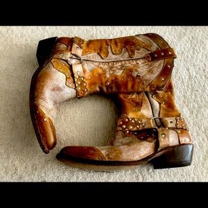 Super unique, soft leather western boot